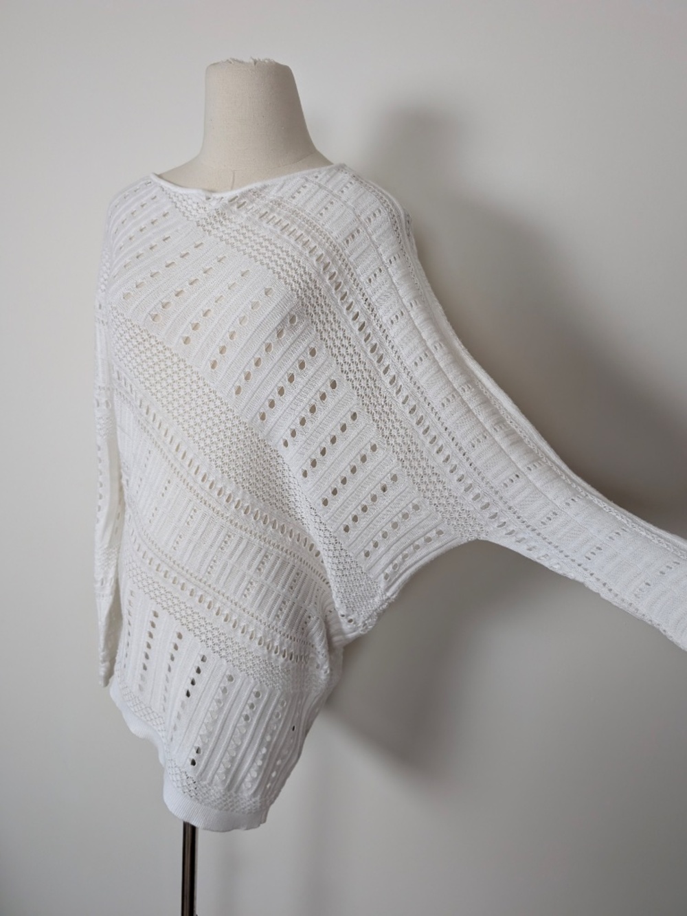 Le Chateau White Crochet Top Asymmetrical Long Sleeve Boho Size XS - Picture 9 of 13